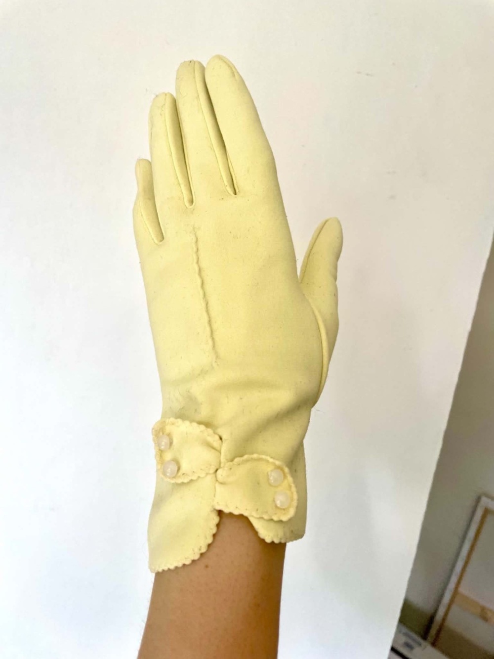 Vintage Retro Pale Yellow Button Cuff Gloves